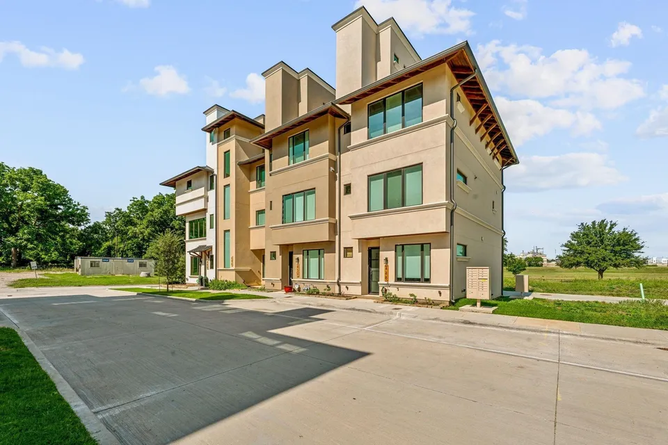 452 S Rayner Ave Fort Worth TX Luxury Condo for Sale at Auction