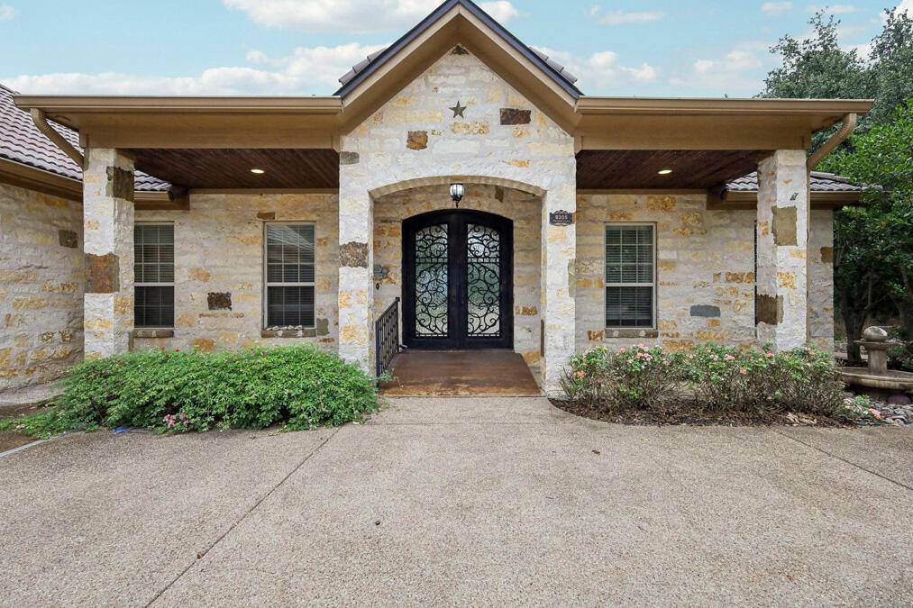 6305 Carnegie Ct Cleburne TX Golf Course Home for Sale at Auction