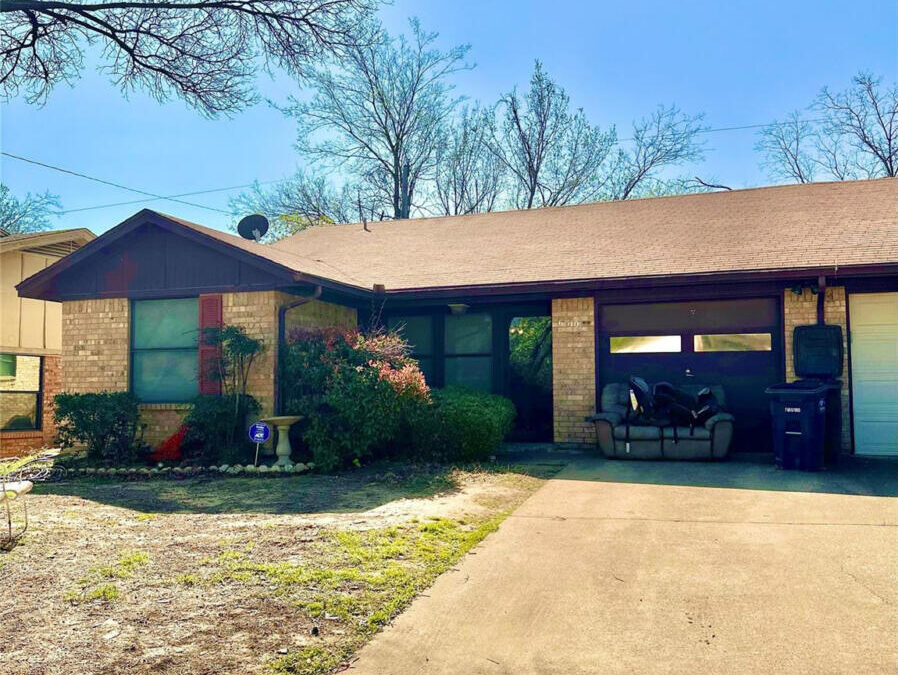 Exterior view of 6510 Oak Forest Ct Fort Worth Duplex with phrase Live Property for Sale