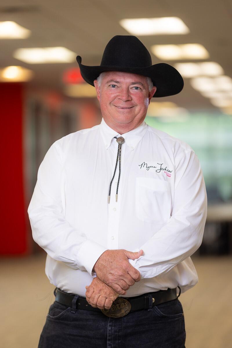 Mark Donahew Real Estate Auction - Associate Auctioneer